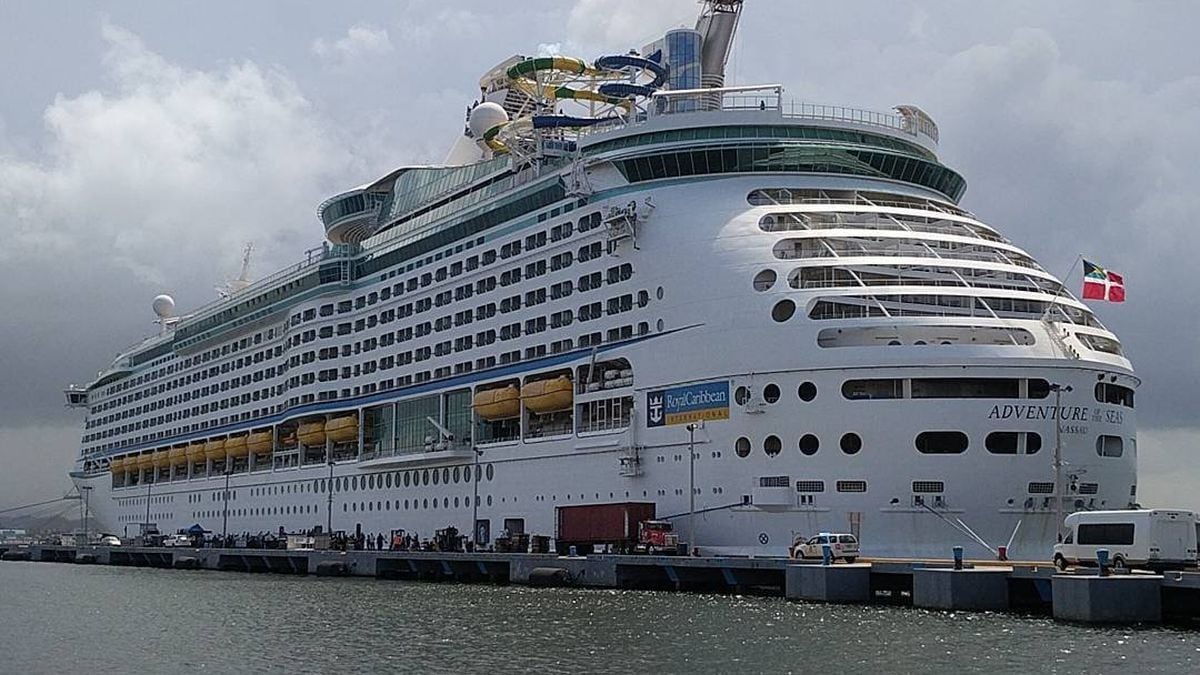 Royal Caribbean Cruise evacuates people from Puerto Rico on September 28, 2017.