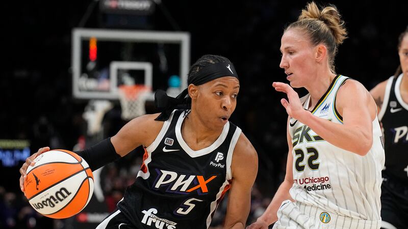 Phoenix Mercury guard Shey Peddy (5) drives on Chicago Sky guard Courtney Vandersloot during...